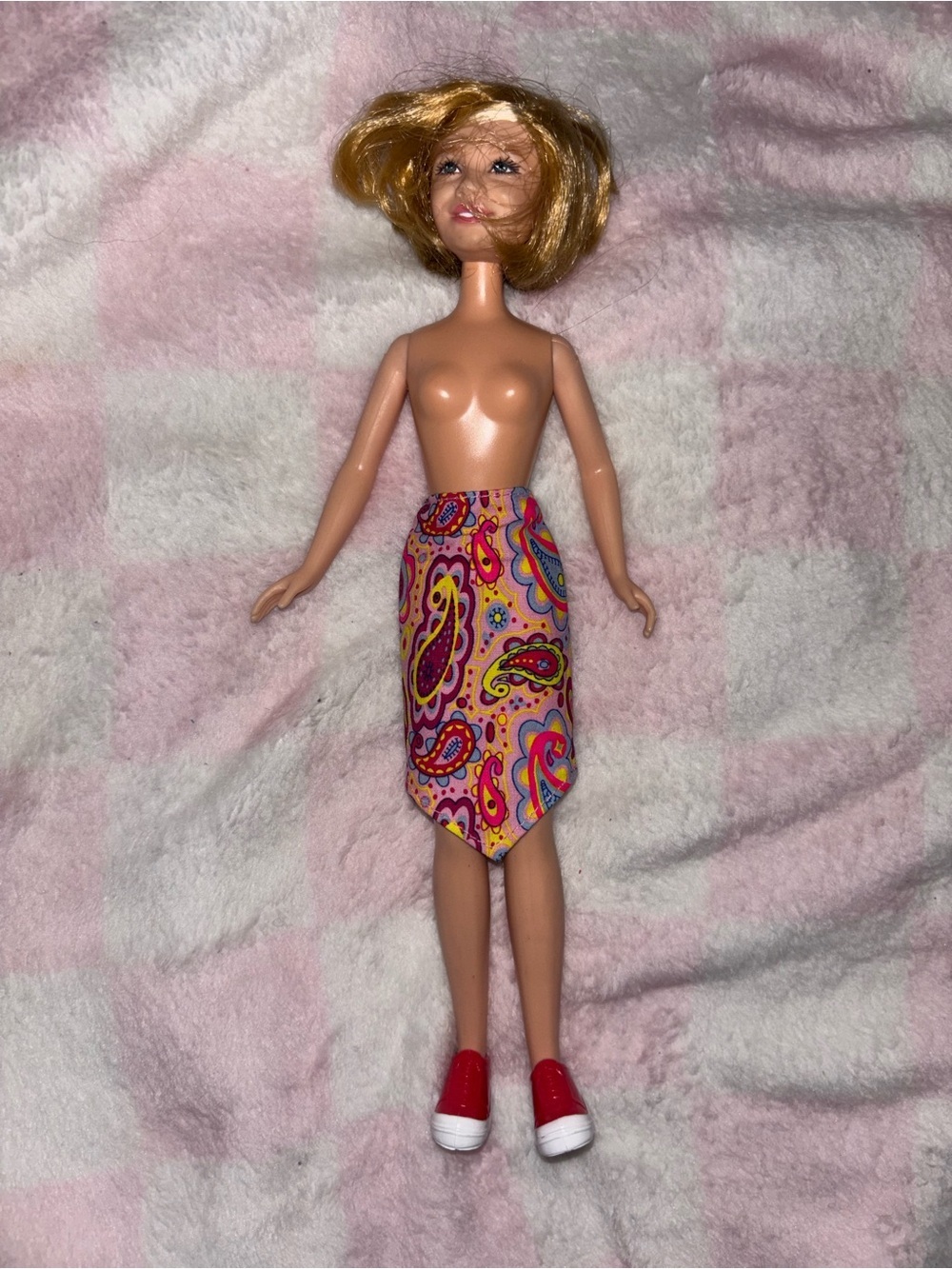 DRESSED BARBIE DOLL SKIPPER SIZE MARY KATE AND ASHLEY skirt and shoes
